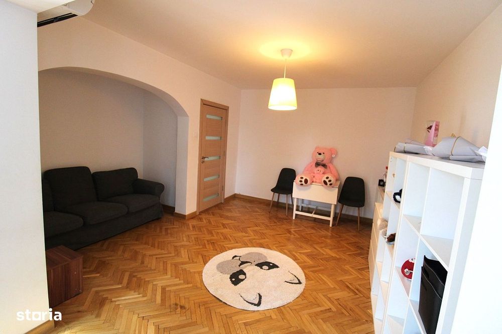 Apartament cu 3 camere in zona Centru, langa Banca Nationala