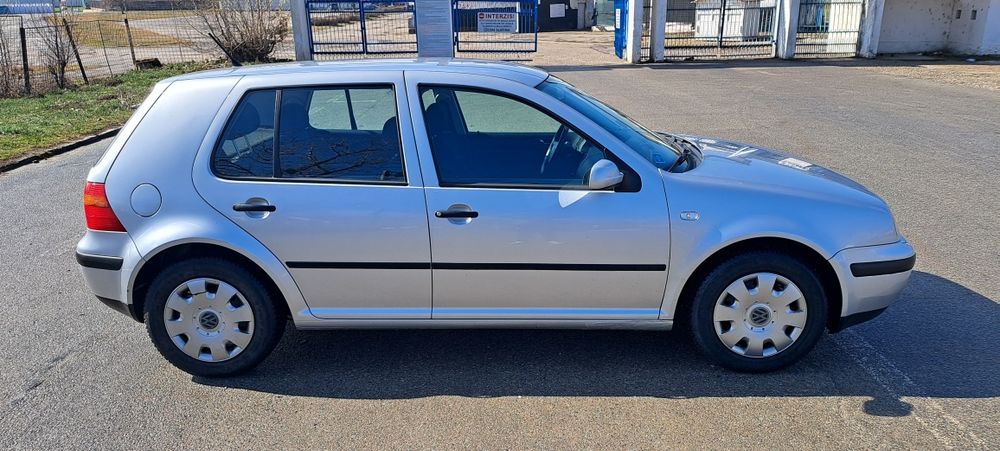 Vând golf 4 1.6 benzina si gaz