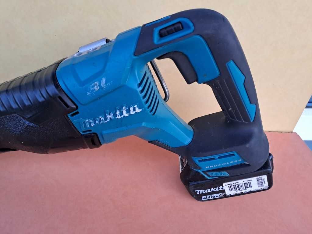 Makita DJR 187 - акумолаторен саблен трион