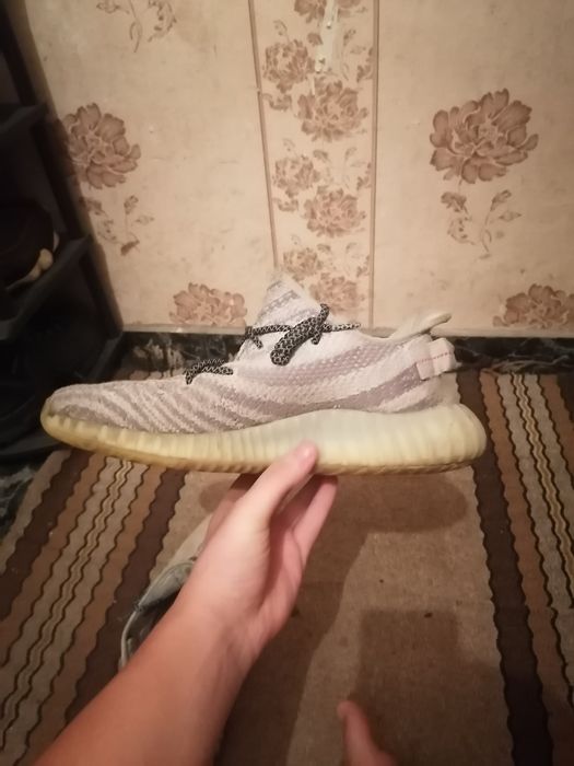 Продавам Yezzy 350 blue tint