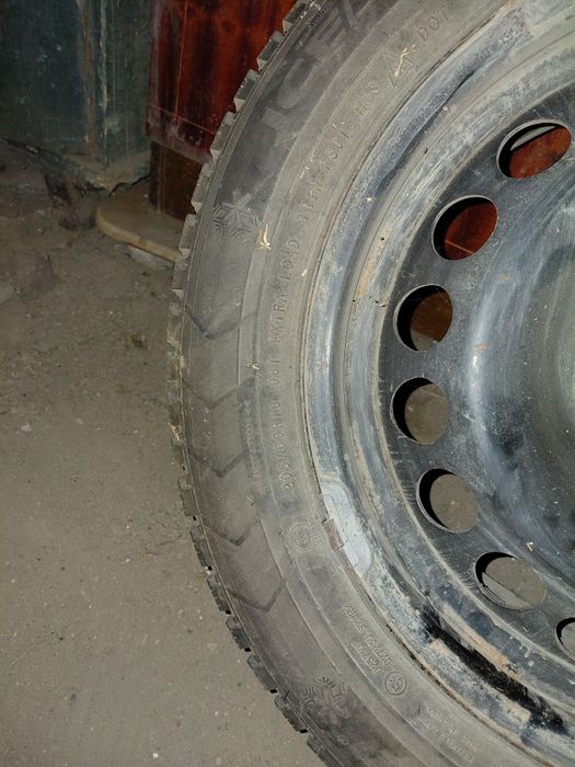 Продам шины с диском от шевроле круз