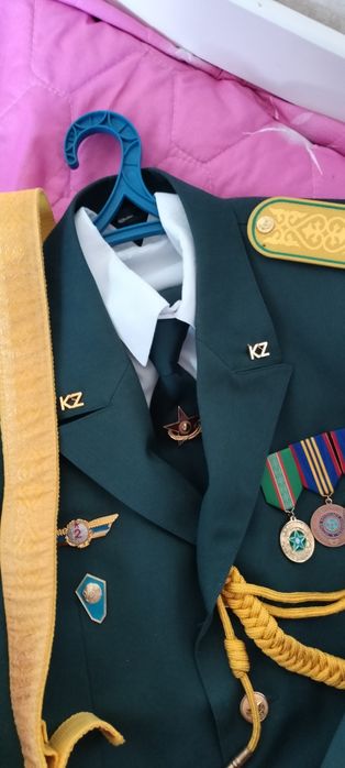 Продам повседневную и парадная форму в комплекте