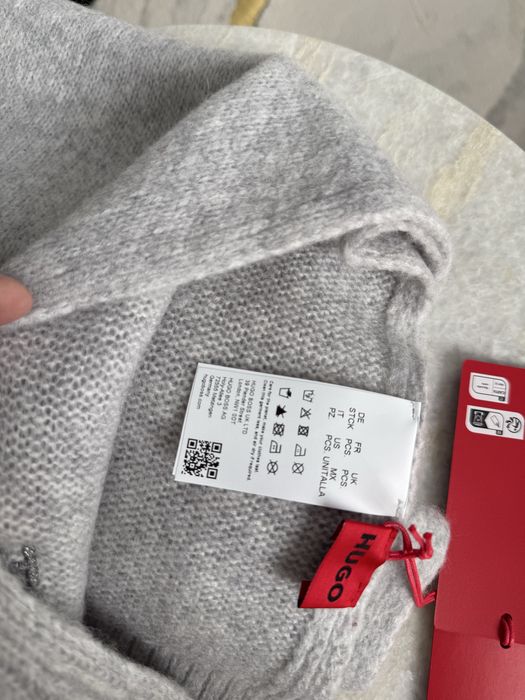 HUGO Red sarmi set fular si caciula dama gri one size noi originale