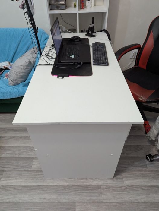 Продам компьютерный стол