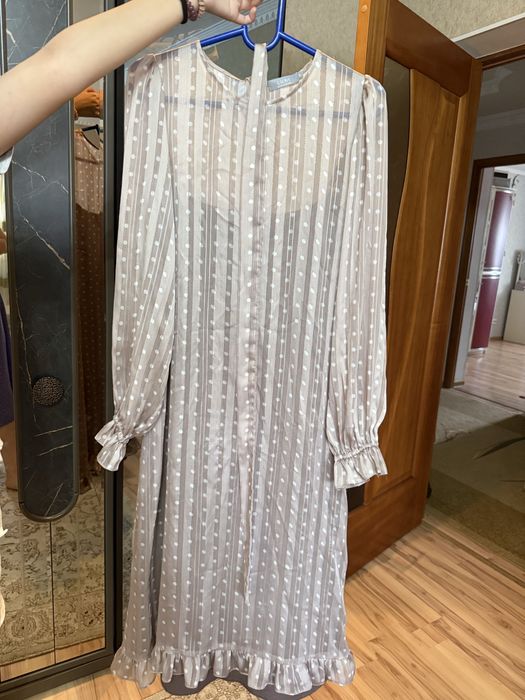 Платья б/у, очень хорошое качество, надевалось 1 раз