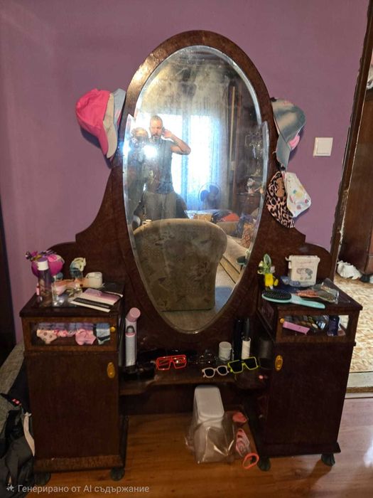 2 Гардероба от орех стариини и една тоалетка от орех