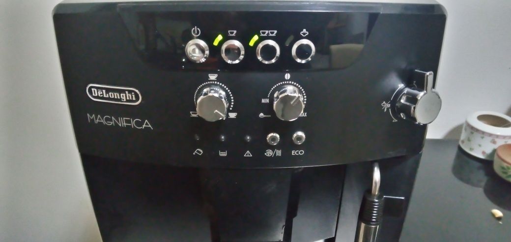 Aparat cafea DeLonghi Magnifica, espressor DeLonghi ( Jura, Saeco)