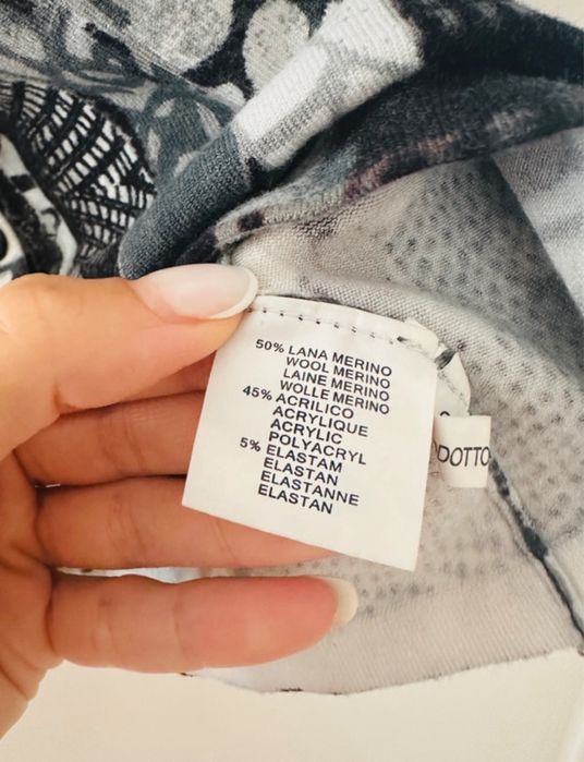 Set cardigan și bluză cu mânecă scurtă din 50% lână merinoz.