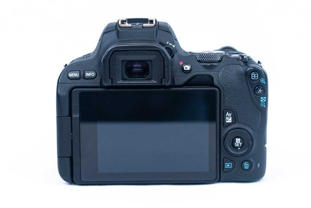 Canon EOS 200D + obiectiv 18-55mm - 20.000 de cadre - Aparat foto DSLR