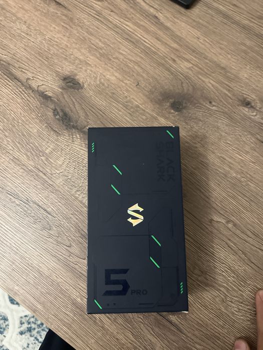 Black shark 5 pro 12-256 гб