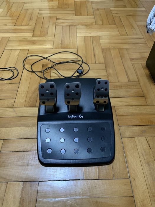 Волан Logitech G29 с допълнително кормило