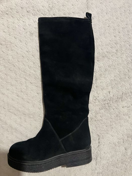 Замшевые сапоги.