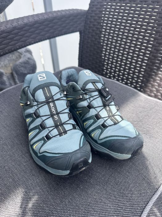 Papuci trecking Solomon, marimea 36, pret 200 lei
