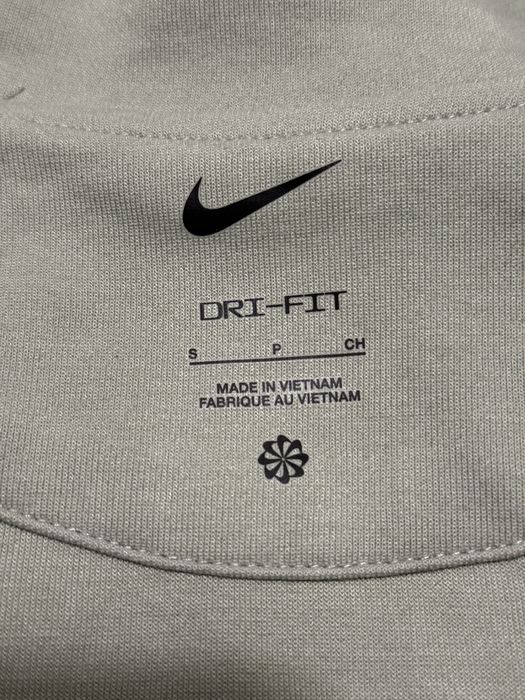 Hanorac Nike cu eticheta