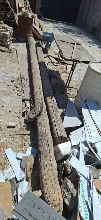 Столб  деревяный