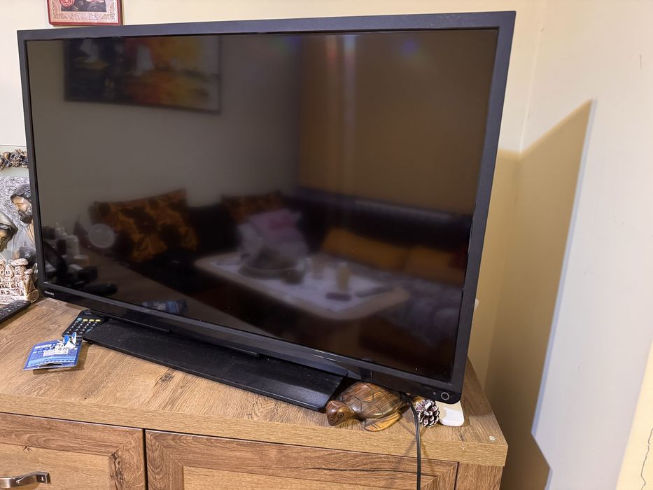 Продавам смарт телевизор Тошиба