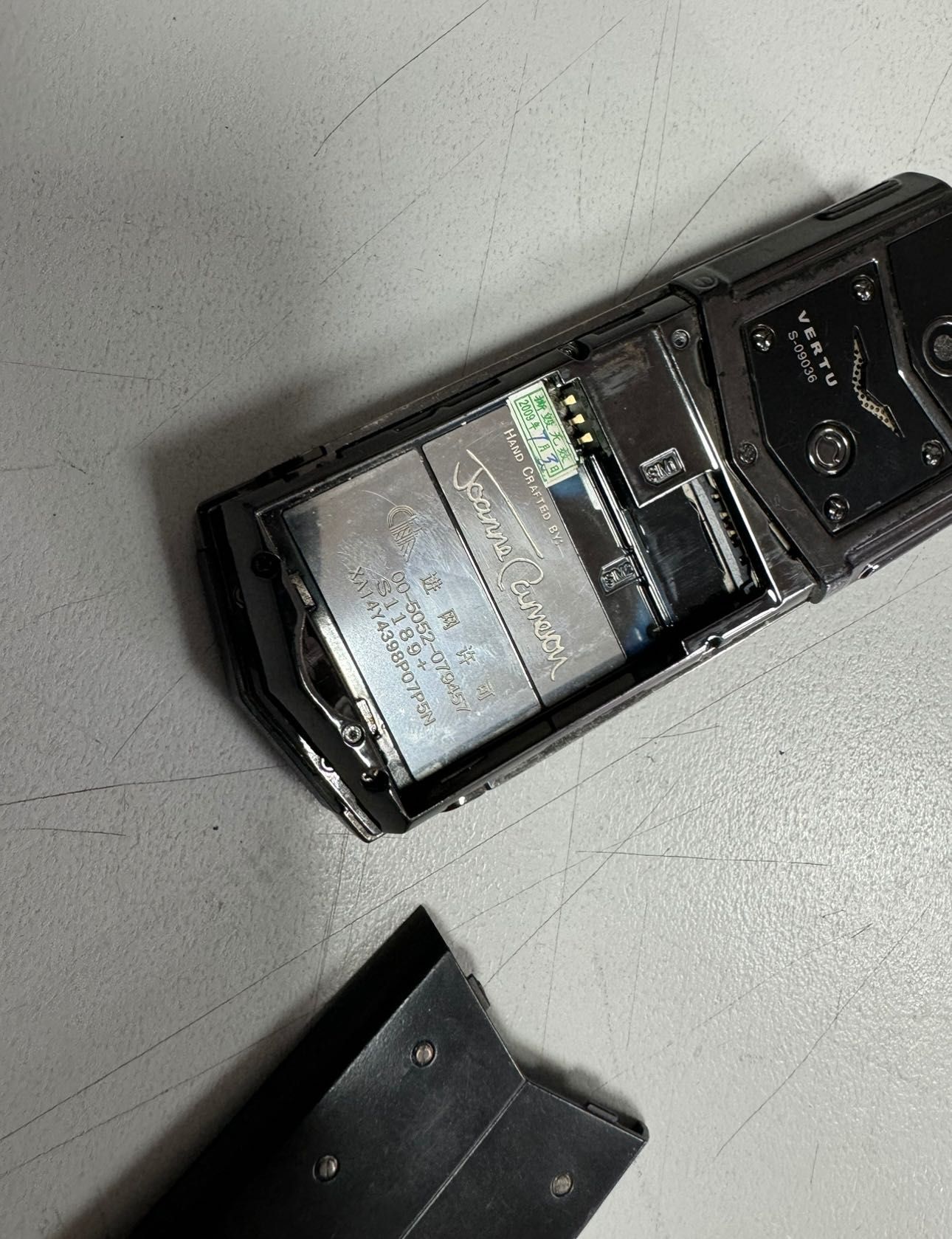 Vertu Signature S-00168 и S-09036