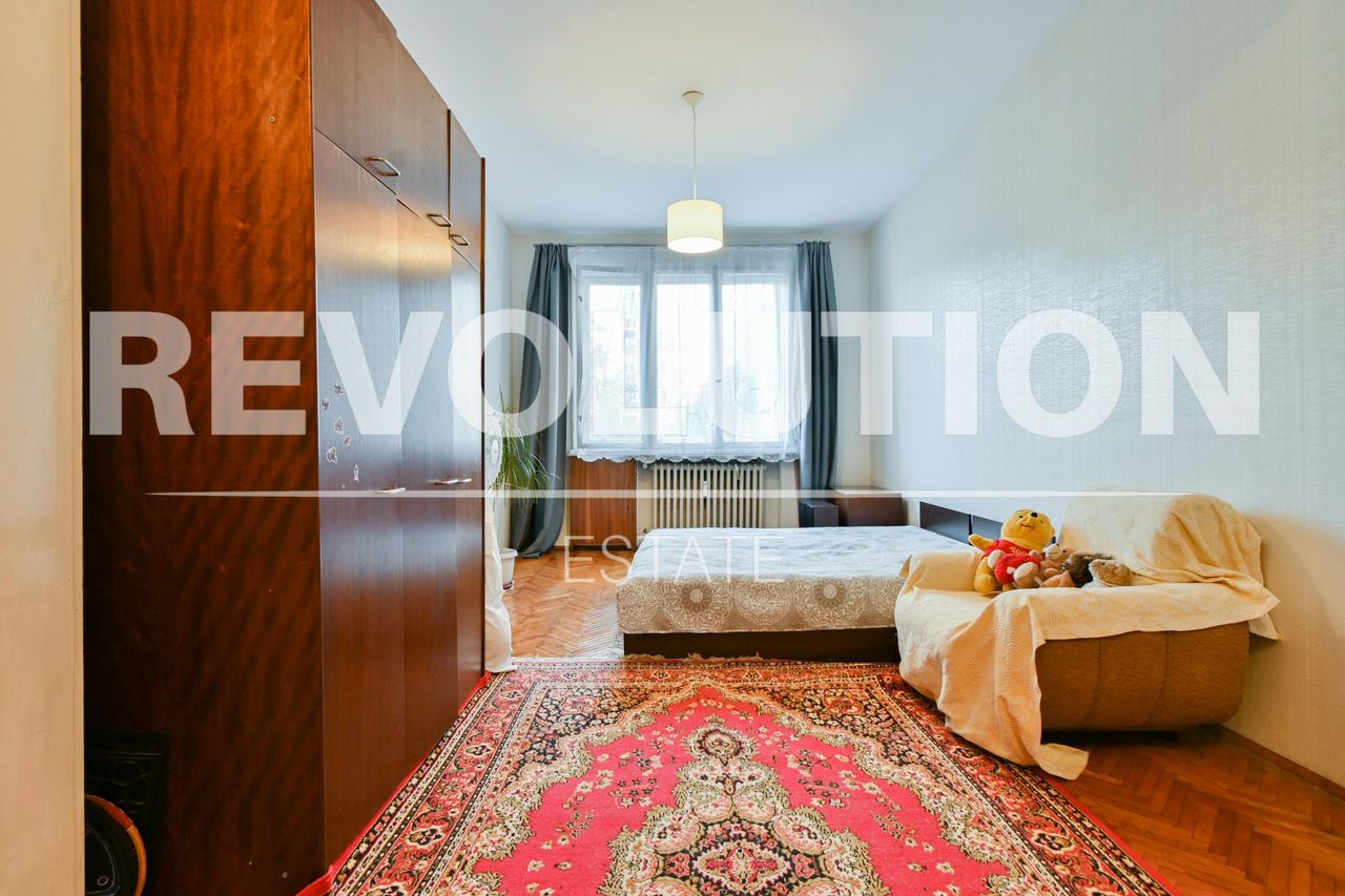 Продава се Тристаен апартамент в София, Център - 88 кв.м за 2955 €/кв.м - Снимка #2