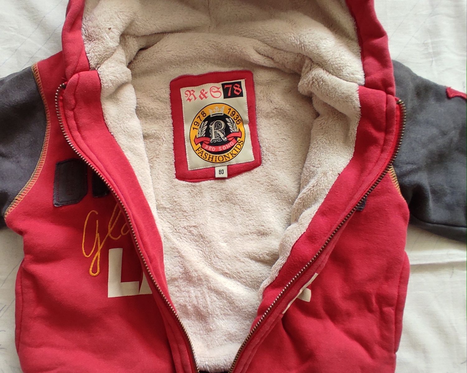 Продам фирменную куртку толстовку на ребенка 2-3 лет, рост 80-86 см