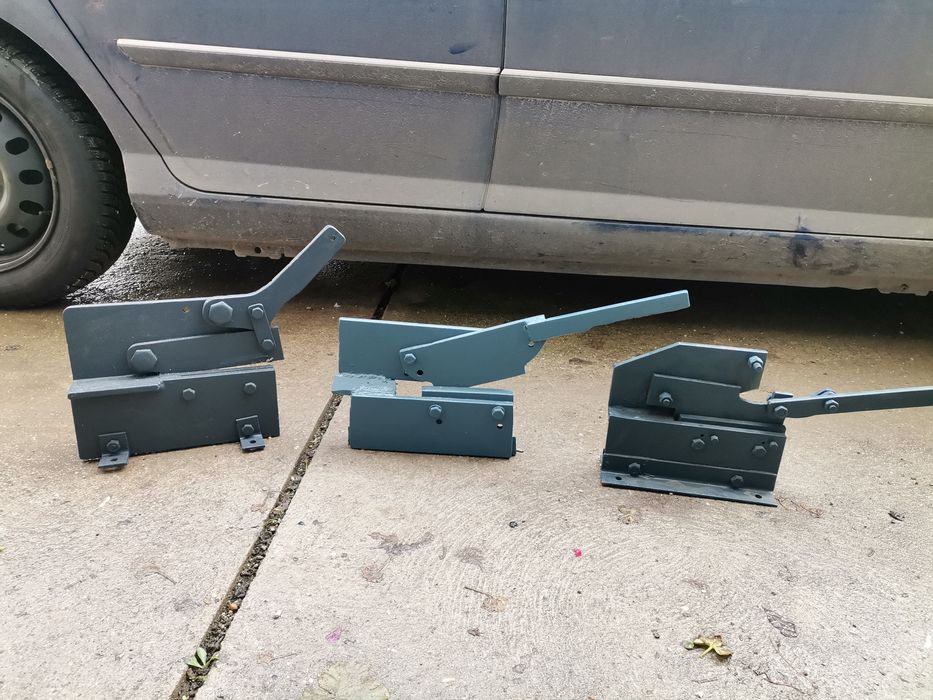 Гилотина за рязане на ламарина и арматура, ножица