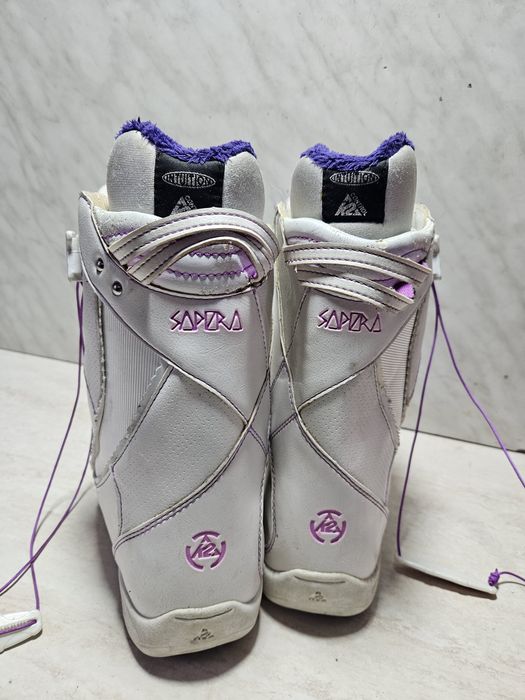 Boots 111 buti placa snowboard K2   mărimea 37  (24   cm) .