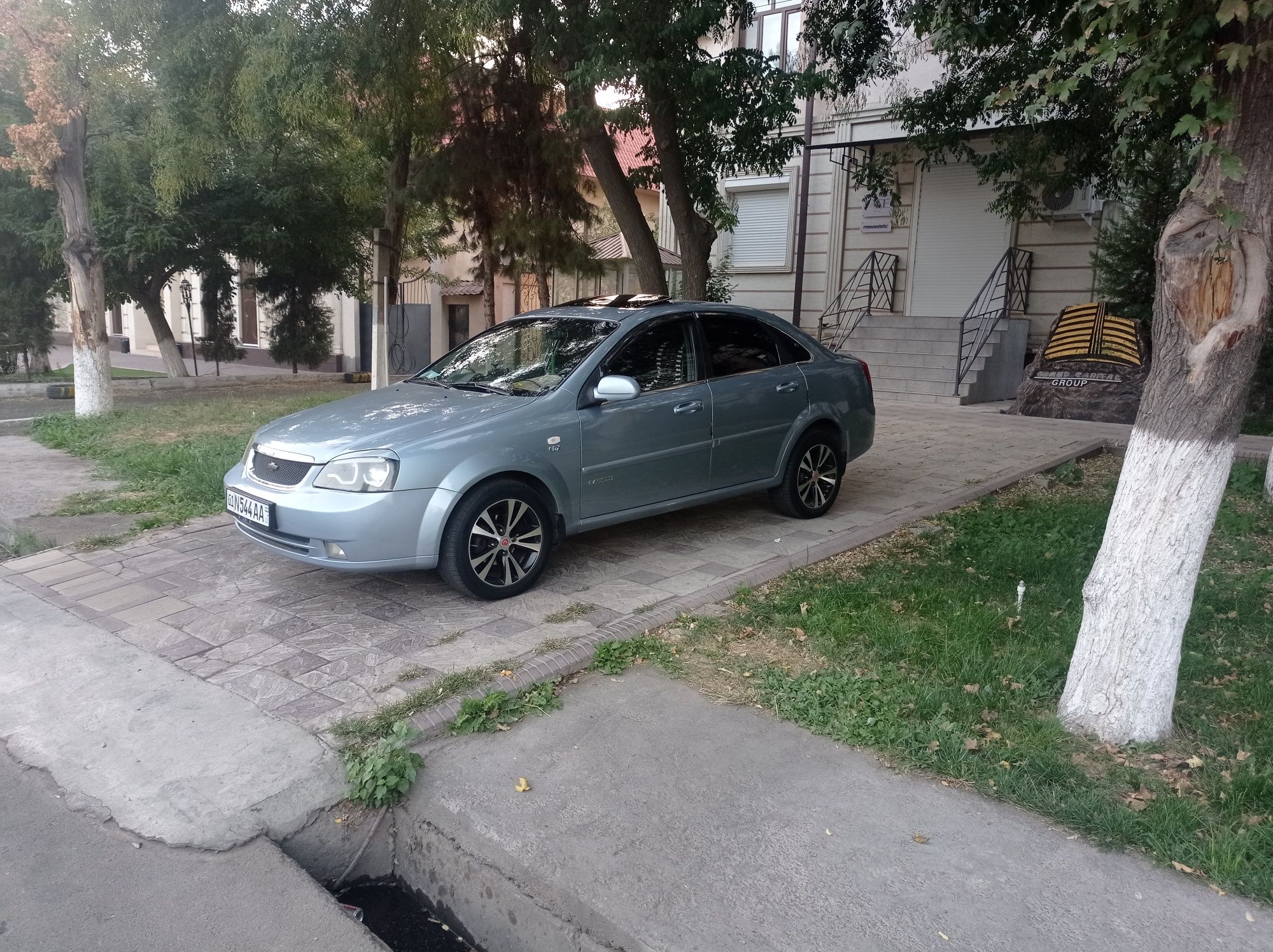 Lasetti sotiladi 2013 yil 1.6 avtomat gaz-benzin xolati ideal