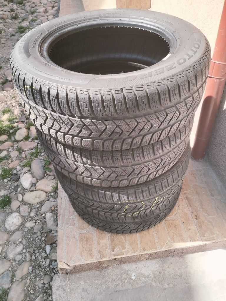 Vând anvelope  215/60R16 Pirelli sottozero 3 ,M+S