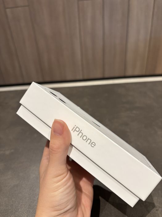 iPhone 11 • 128GB • Бял • Много добро състояние