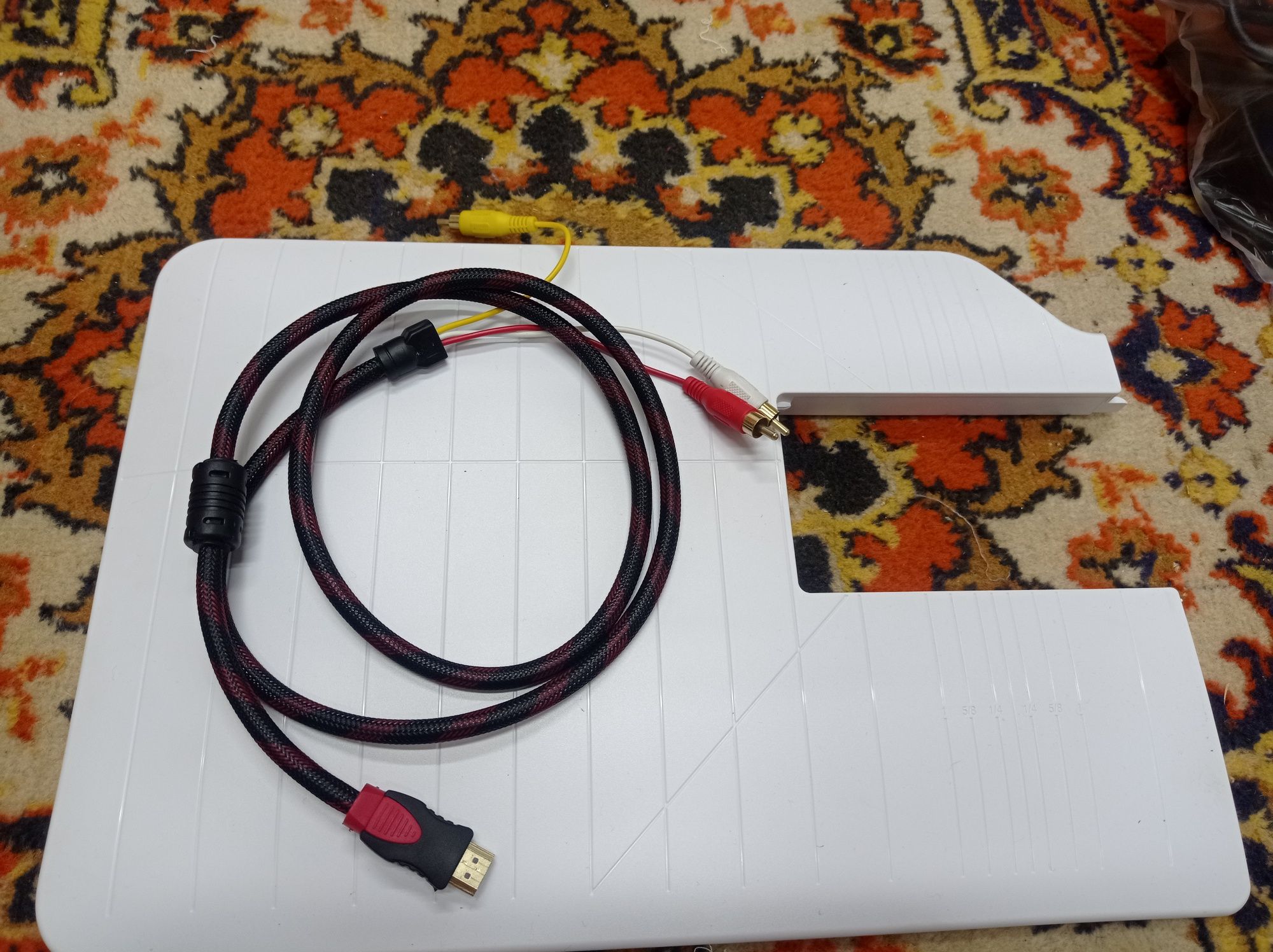 Различные шнуры, USB, HDMI, переходники, интернет кабель