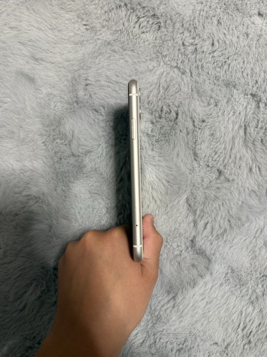 iPhone 11 Alb 128 GB, stare foarte buna