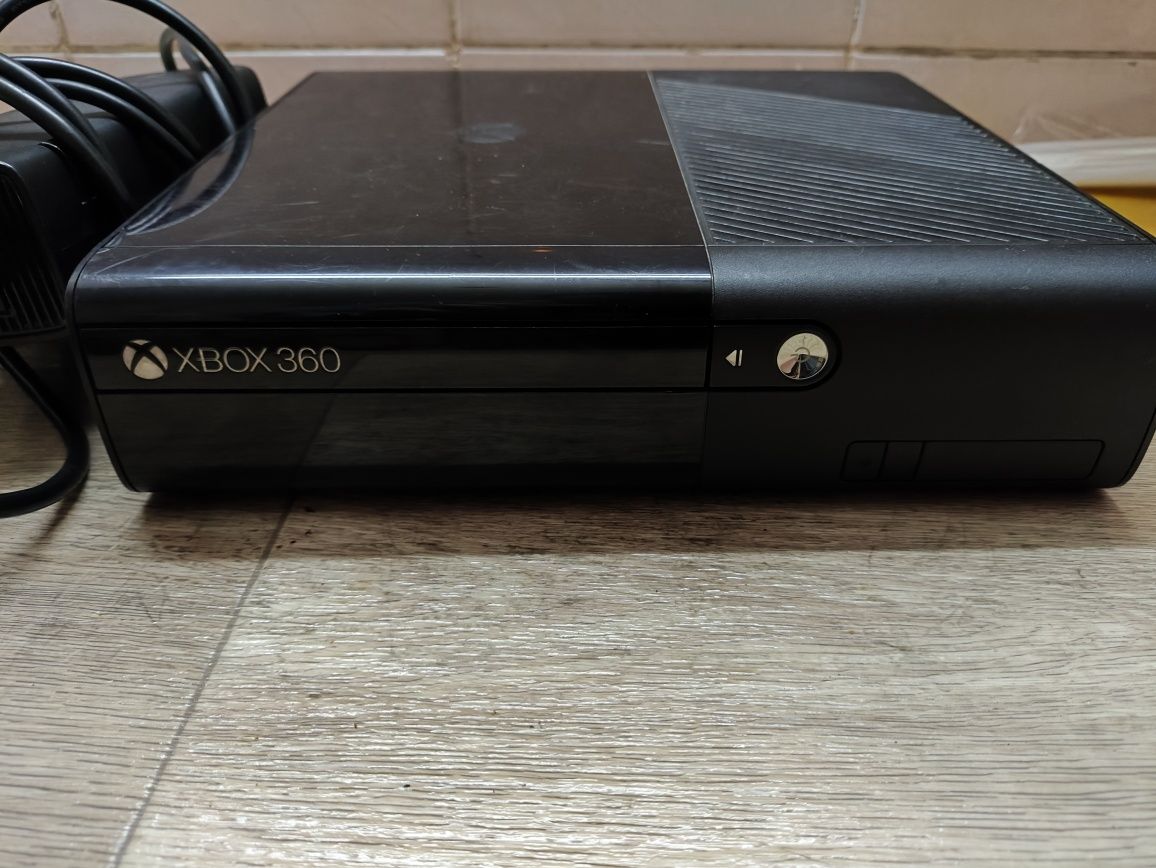 Продам Xbox 360 E