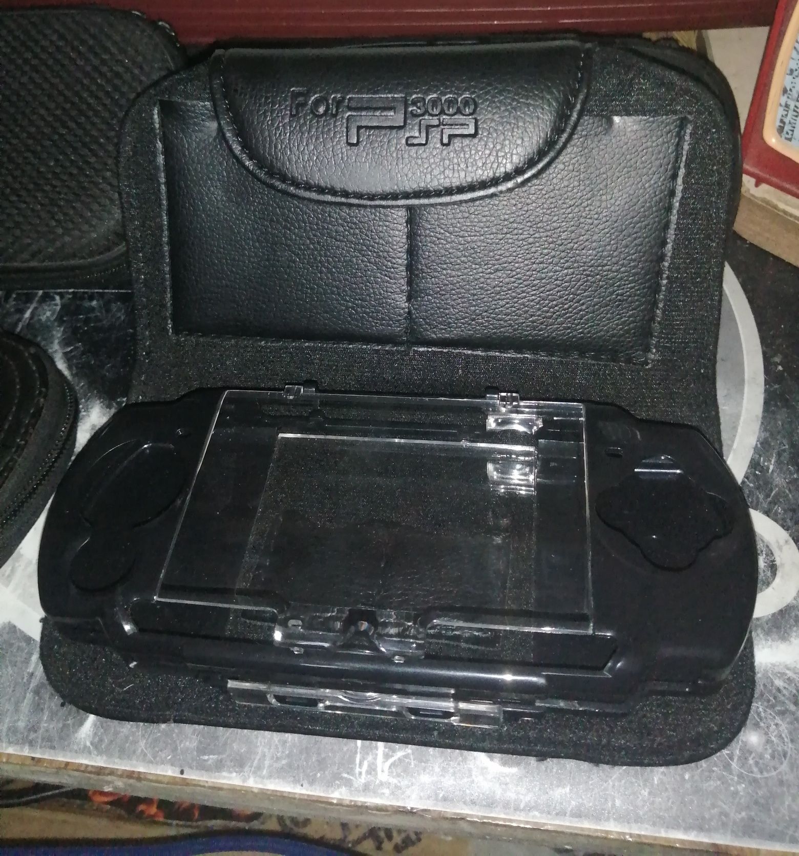 Чехлы и кейсы для хранения приставки Sony PSP