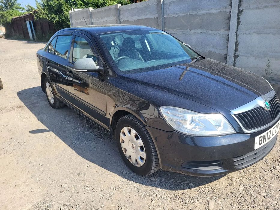 Haion spate cu luneta/Armatura bara spate Skoda Octavia 2 berlina