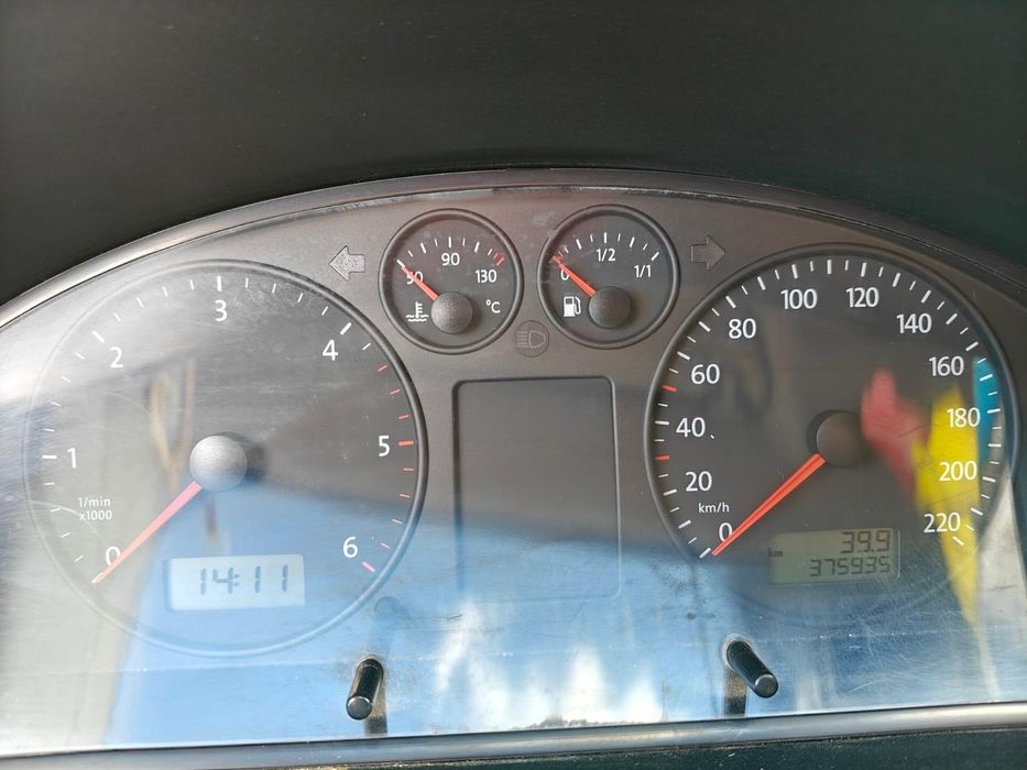 Vând VW T5 rulează perfect!