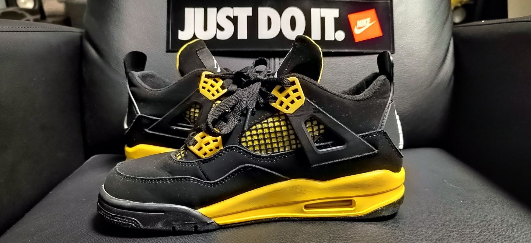 Nike Air Jordan Retro 4 Thunder, номер 40