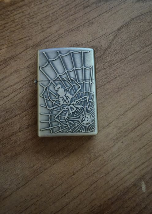 Бензиновая зажигалка