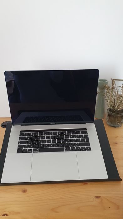 Apple MacBook Pro Intel i7 15 inch 32Gb ram
