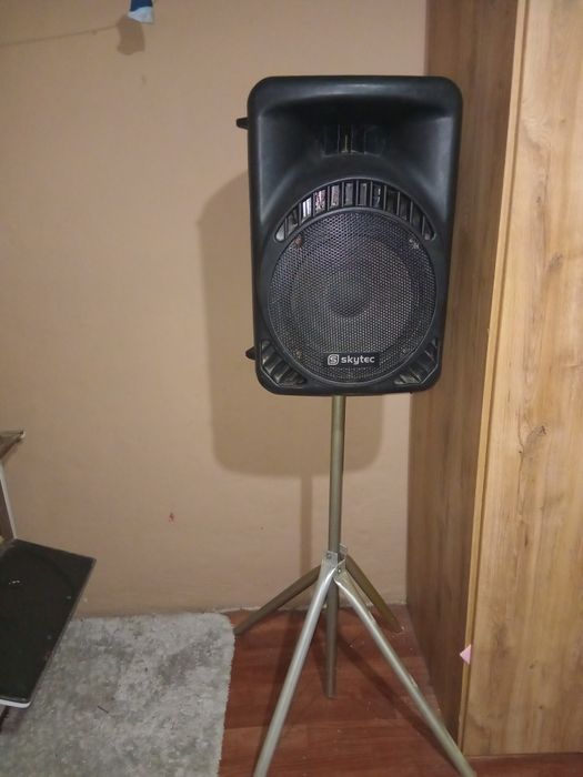 Vand sau schimb cu diferite boxa activa boxa merge foarte bn