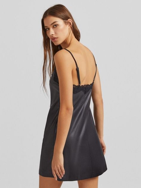 Rochie Bershka cu efect de piele