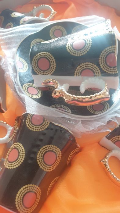 Чисто нов порцеланов сервиз за кафе