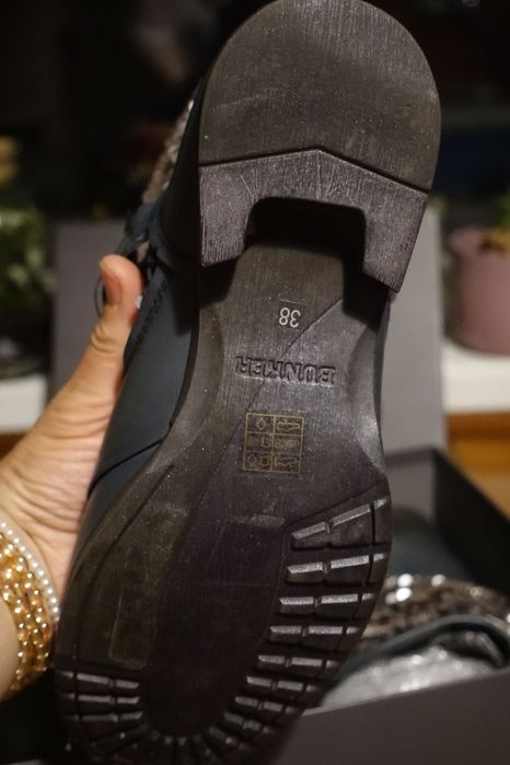 нови ботуши естествена кожа и пайети 38