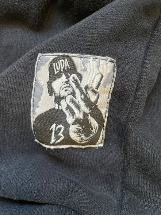 Рядък панталон на Luda