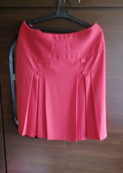 Vând fustă elegantă mărimea 46 ,noua.