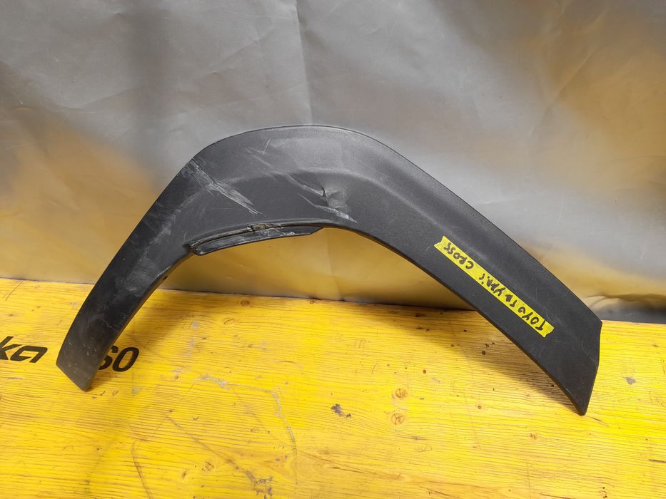 Лайсна калник  тойота ярис крос 2022г Toyota jaris Cross