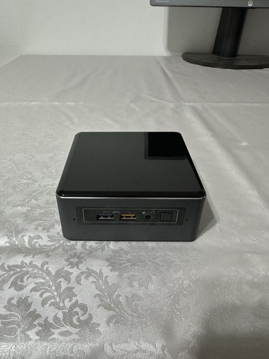 Intel Nuc i7-7567U 8GB RAM DDR4 SSD M.2 256gb