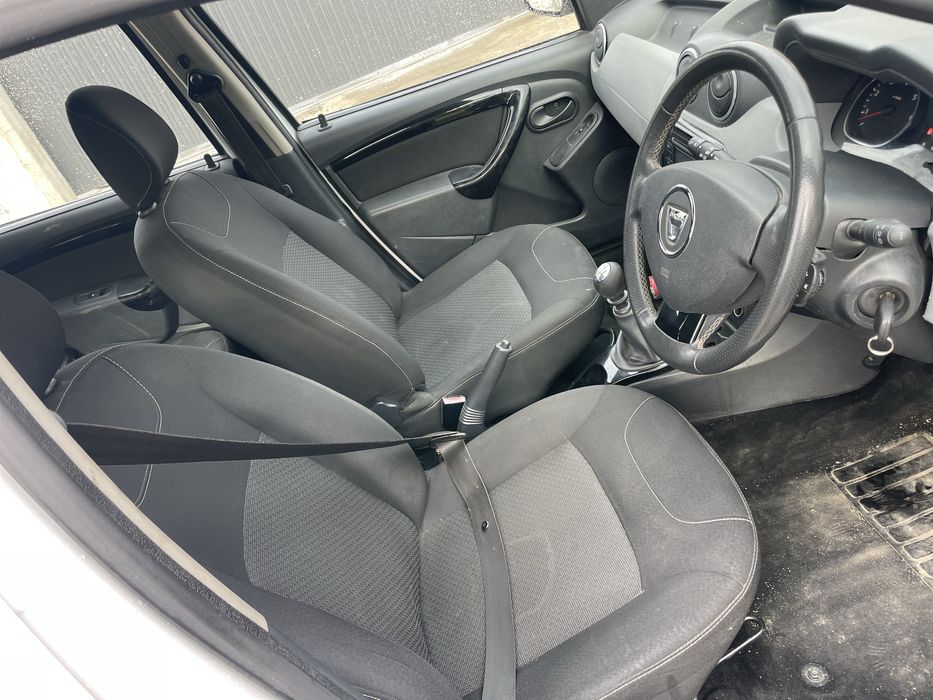 dezmembrez dacia duster 1.5dci 4x4