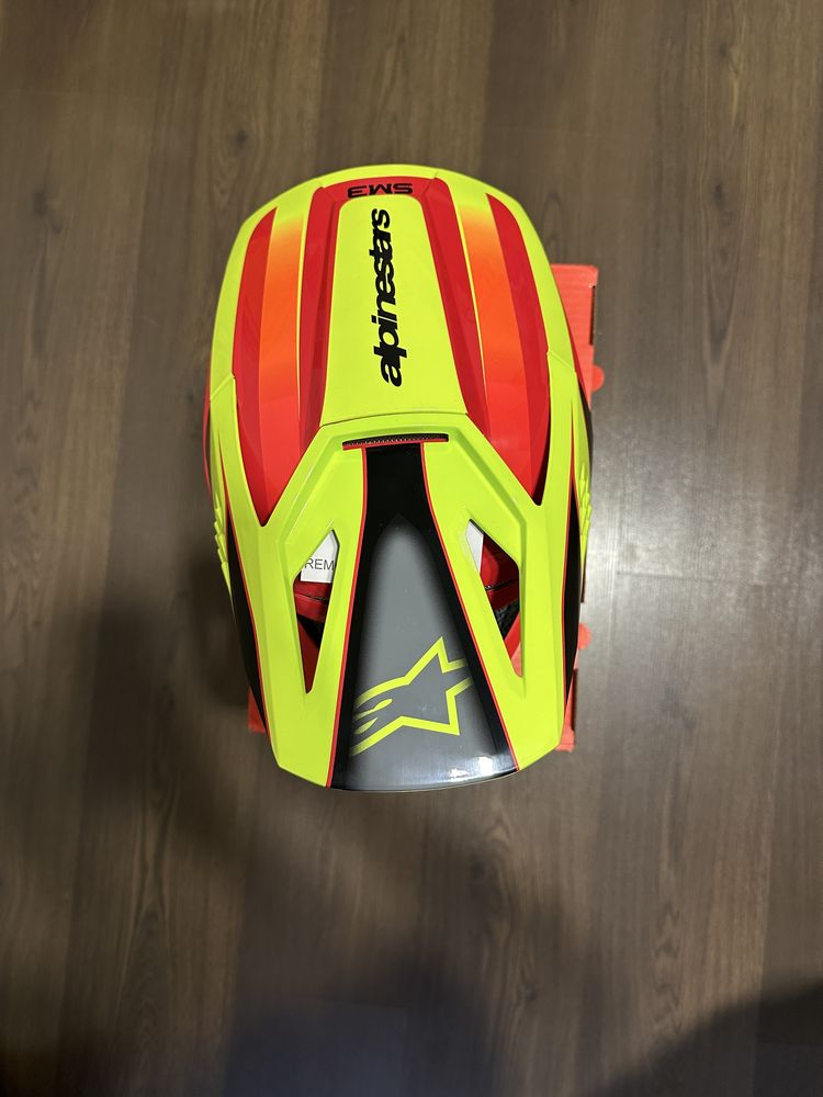 Каска Alpinestars в комплект с очила 100%