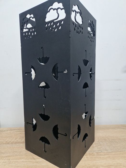 Модерен  чадърник - Здрава желязна конструкция, пространство спестяващ