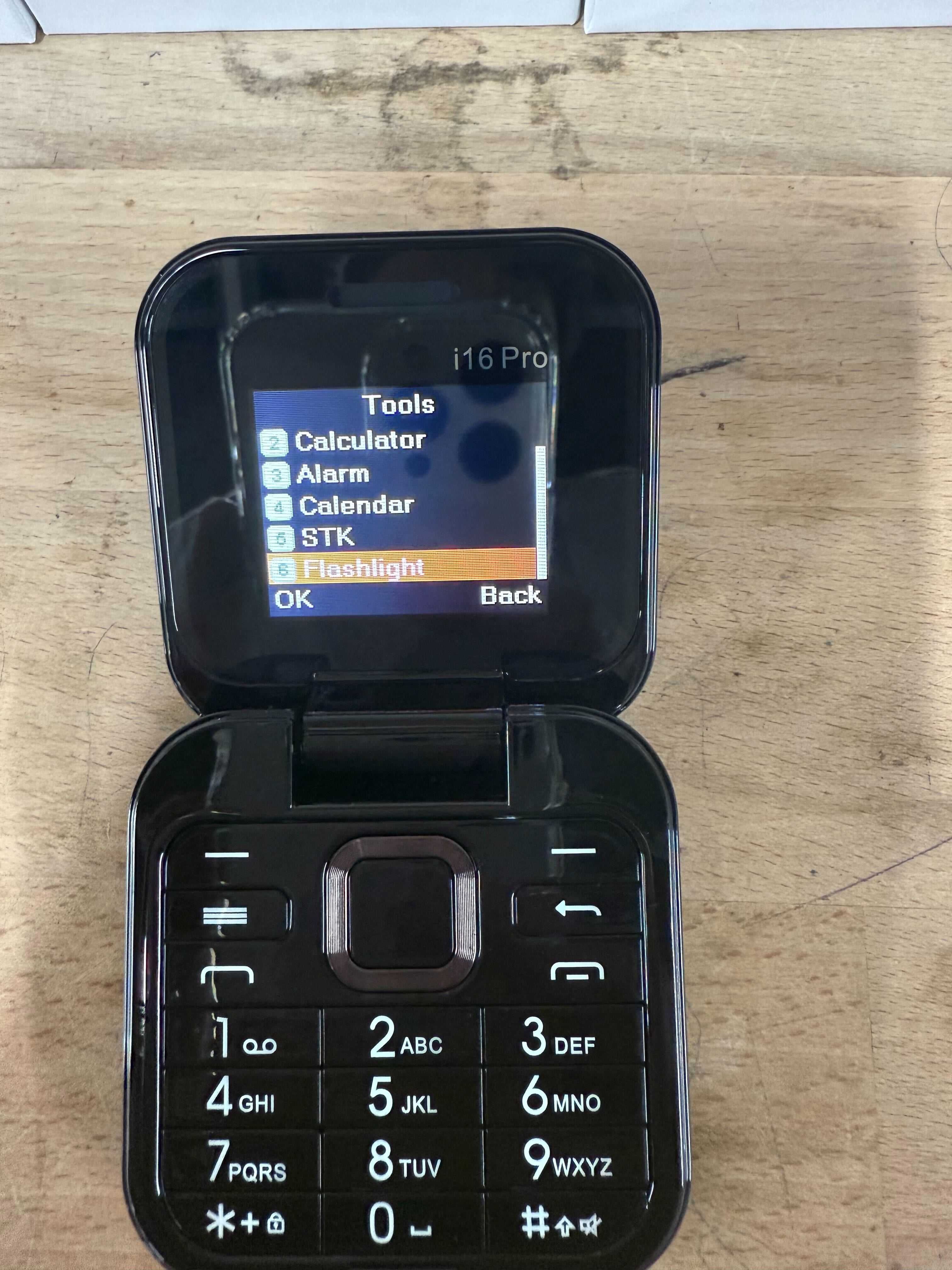Сгъваем мобилен телефон i16 Pro – 2 SIM, камера, фенерче, FM радио