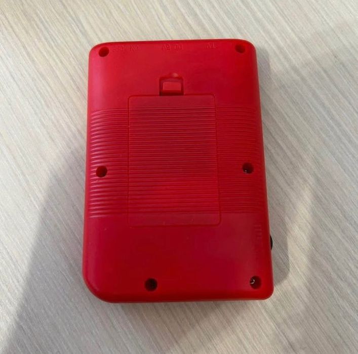 Consola portabila de jocuri